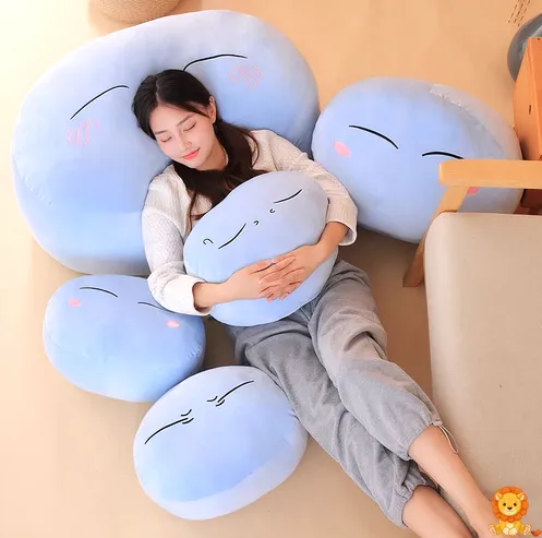 Mäkký plyšový vankúš zajačik v bielej farbe s dlhými uškami, ideálny na maznanie a relax. Dostupné vo veľkostiach 28 cm a 45 cm. - View 5