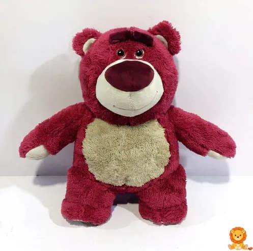 Grande peluche Lotso de color rosa, con expresión sonriente y textura suave, perfecto para abrazar y coleccionar, ideal para fans de Toy Story de todas las edades. - View 2