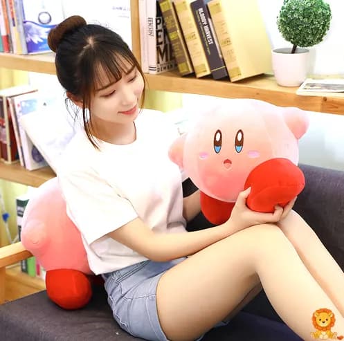 Sevimli yürüyen Kirby peluşu, pembe renkte, hareketli ayaklara sahip, yumuşak dokulu, çocukların ve yetişkinlerin favori oyuncağı. - View 2