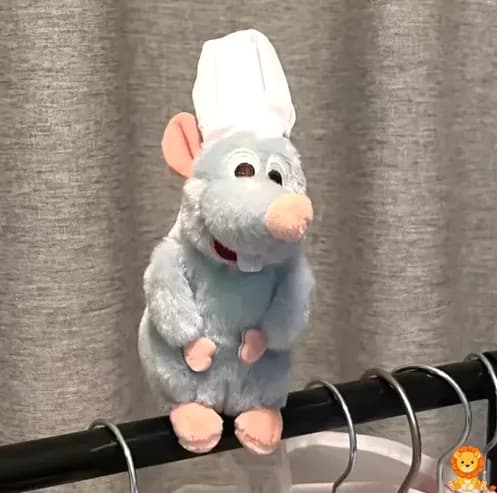 Peluche de Ratatouille Rémy con imanes, ideal para decorar o jugar. Rémy lleva su gorro de chef y una expresión amigable. - View 11