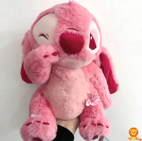 בובת אנג'ל רכה עם פרחי סאקורה ורודים, עיניים גדולות וחמודות, ופרטים רקומים עדינים, מושלמת לחיבוק ולקישוט החדר. - View 3