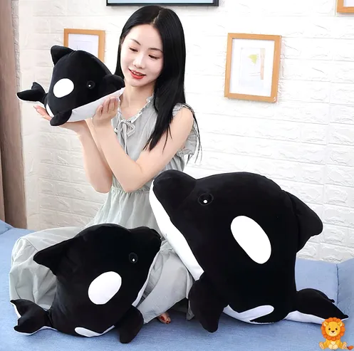 Zwarte walvis knuffel, super zacht en knuffelbaar, verkrijgbaar in verschillende maten (35cm, 50cm, 70cm), perfect voor kinderen en volwassenen die van walvissen houden. - View 3