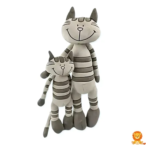 קטיפה של חתלתול אפור מפוספס