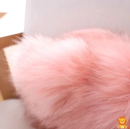 Peluche flamenco rosa de pelo largo, disponible en 20cm y 30cm, con pelo suave y esponjoso, ideal para abrazar y decorar. - View 4