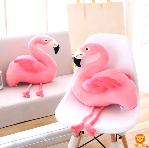 Peluche flamenco rosa tout doux, con plumaje suave y colores vibrantes, en diferentes tamaños (25cm, 40cm, 75cm, 100cm). Ideal para decorar habitaciones infantiles o como compañero de abrazos reconfortante. - View 3
