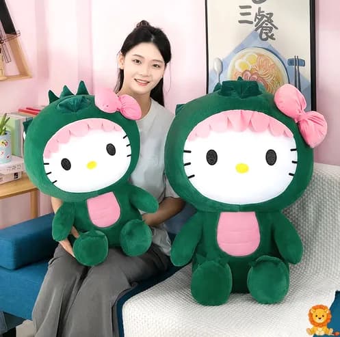 可爱恐龙Hello Kitty毛绒玩具，穿着绿色恐龙服装，柔软舒适，适合儿童和成人，带来无限乐趣。 - View 7
