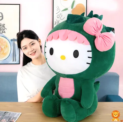 可爱恐龙Hello Kitty毛绒玩具，穿着绿色恐龙服装，柔软舒适，适合儿童和成人，带来无限乐趣。 - View 4