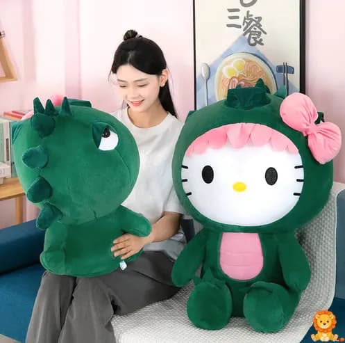 可爱恐龙Hello Kitty毛绒玩具，穿着绿色恐龙服装，柔软舒适，适合儿童和成人，带来无限乐趣。 - View 5