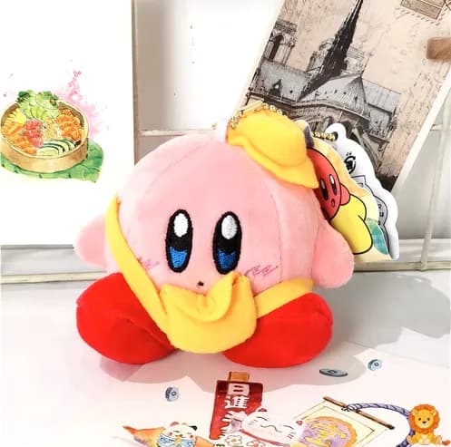 Sarı şapkalı, güler yüzlü, yumuşak ve sevimli Kirby peluş oyuncak. Koleksiyoncular ve Kirby hayranları için ideal. - View 2