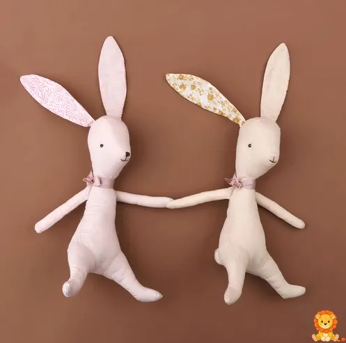 Rozkošný Kawaii plyšový zajačik v béžovej farbe, s veľkými očami a mäkkým plyšom, ideálny na maznanie a hranie. - View 4