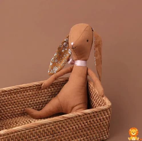 Rozkošný Kawaii plyšový zajačik v béžovej farbe, s veľkými očami a mäkkým plyšom, ideálny na maznanie a hranie. - View 2