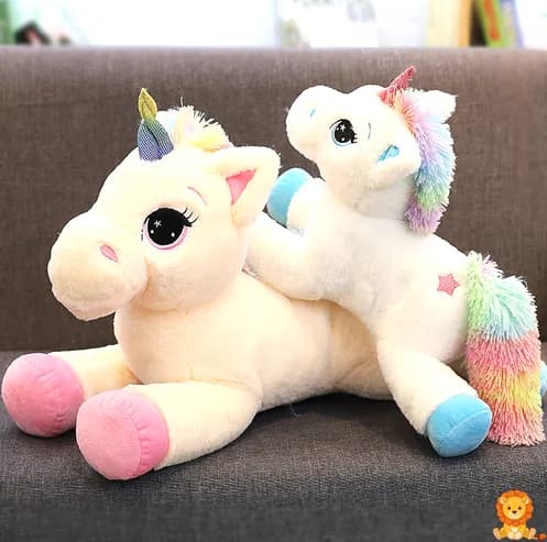 Peluche licorne mignonne berwarna beige, putih, atau merah jambu, dengan saiz 60cm, 80cm, atau 120cm. Unicorn ini mempunyai tanduk berkilauan, mata bersulam, dan diperbuat daripada bahan yang sangat lembut. - View 2