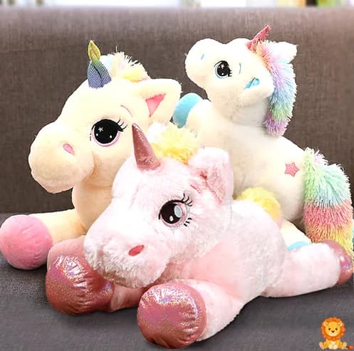 Peluche licorne mignonne berwarna beige, putih, atau merah jambu, dengan saiz 60cm, 80cm, atau 120cm. Unicorn ini mempunyai tanduk berkilauan, mata bersulam, dan diperbuat daripada bahan yang sangat lembut. - View 3