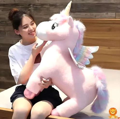 ตุ๊กตา ยูนิคอร์น สีชมพู นุ่มนิ่ม น่ารัก มีขนปุยสีชมพูอ่อน ดวงตากลมโต และแผงคอสีรุ้ง เหมาะสำหรับเป็นเพื่อนเล่นหรือของตกแต่งห้อง - View 4
