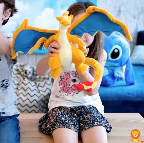 Plyšový Mega Charizard Y, detailní zpracování, ohnivá křídla, perfektní pro mazlení i vystavení, sběratelský kousek pro fanoušky Pokémonů. - View 2