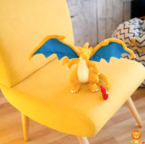 Plyšový Mega Charizard Y, detailní zpracování, ohnivá křídla, perfektní pro mazlení i vystavení, sběratelský kousek pro fanoušky Pokémonů. - View 3