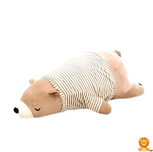 옷을 입고 잠자는 갈색 곰 인형