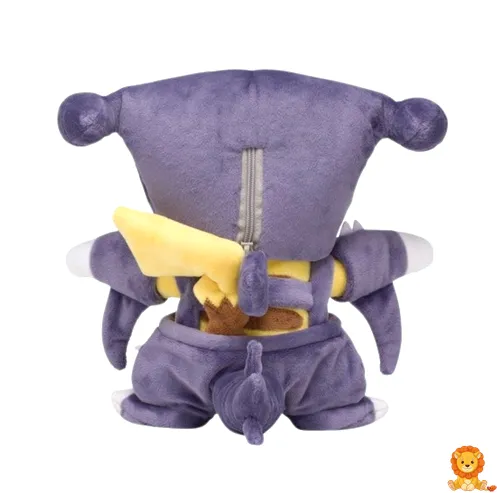 ギャラドスのコスチュームを着たピカチュウのぬいぐるみ。鮮やかな色使いで、細部まで丁寧に作られています。ポケモンファンに最適です。 - View 4