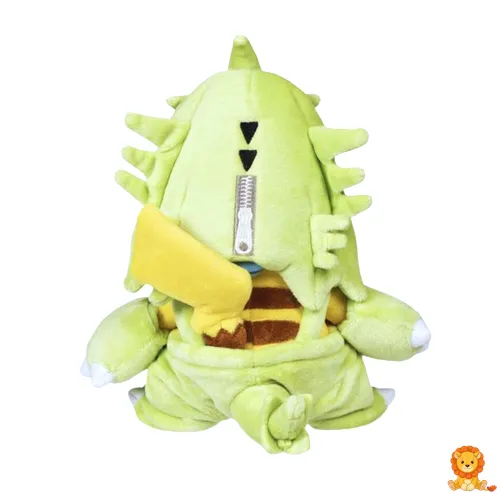 ティラノサウルスのかわいいコスチュームを着たピカチュウのぬいぐるみ。鮮やかな色使いと丁寧な作りが特徴で、ポケモンファンや恐竜好きにはたまらない一品です。 - View 5