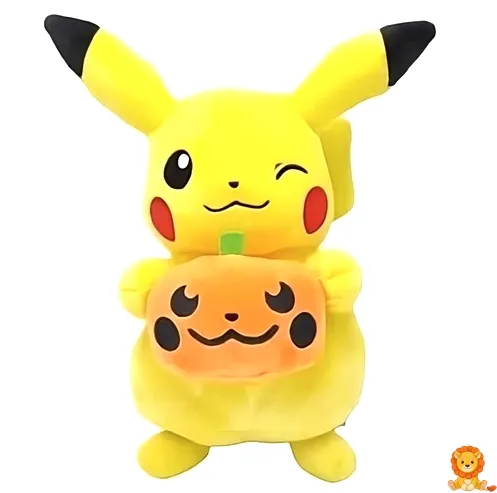 ハロウィーンのコスチュームを着たかわいいピカチュウのぬいぐるみ。オレンジと黒のハロウィーンカラー。 - View 2