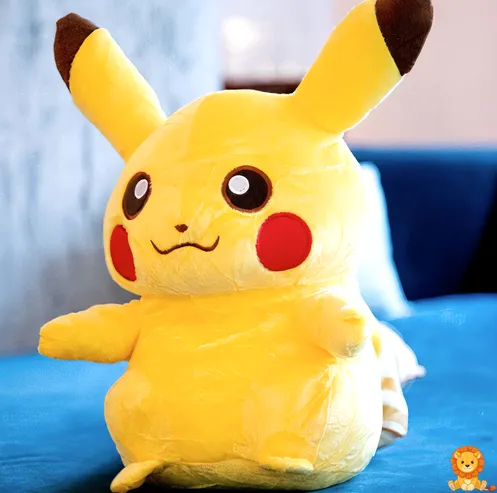 愛らしいピカチュウぬいぐるみ。明るい黄色、丸い頬、愛らしい笑顔が特徴。様々なサイズがあり、子供から大人まで楽しめます。 - View 10