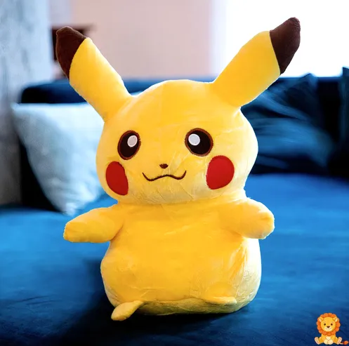 愛らしいピカチュウぬいぐるみ。明るい黄色、丸い頬、愛らしい笑顔が特徴。様々なサイズがあり、子供から大人まで楽しめます。 - View 9