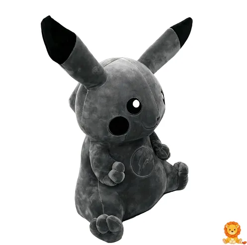 黒いピカチュウのぬいぐるみ。ソフトで抱きしめたくなる高品質の素材で作られています。細部までこだわったデザインで、ポケモンファンに最適です。 - View 3