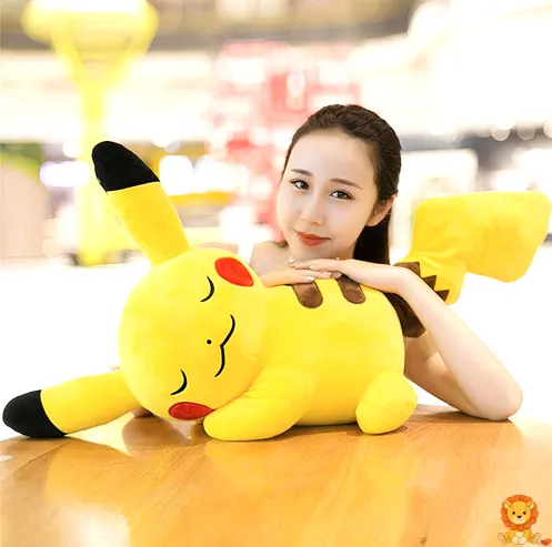 Απαλό και γλυκό λούτρινο Pikachu που κοιμάται, διαθέσιμο σε διάφορα μεγέθη, ιδανικό για αγκαλιές και για να προσθέσει μια χαριτωμένη πινελιά στο δωμάτιό σας. - View 2