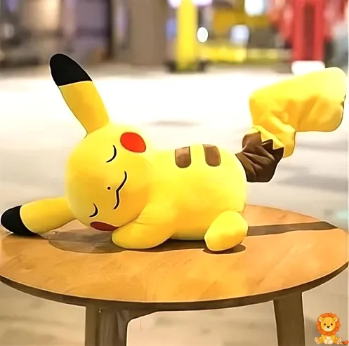 Απαλό και γλυκό λούτρινο Pikachu που κοιμάται, διαθέσιμο σε διάφορα μεγέθη, ιδανικό για αγκαλιές και για να προσθέσει μια χαριτωμένη πινελιά στο δωμάτιό σας. - View 3