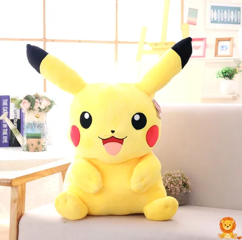 スーパーソフトなピカチュウぬいぐるみ。様々なサイズがあり、究極の柔らかさで抱きしめたくなるようなぬいぐるみです。 - View 3
