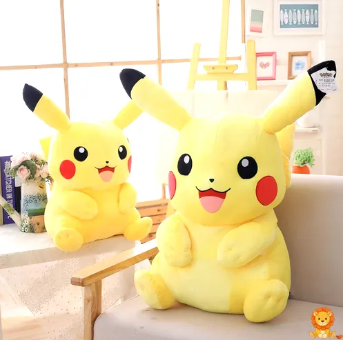 スーパーソフトなピカチュウぬいぐるみ。様々なサイズがあり、究極の柔らかさで抱きしめたくなるようなぬいぐるみです。 - View 4