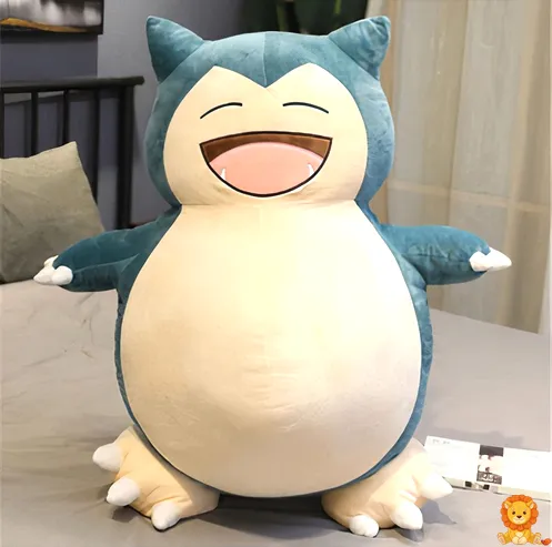 Smějící se plyšový Pokémon Snorlax, dostupný ve velikostech 30cm a 50cm. Měkký a mazlivý s veselým výrazem, ideální pro fanoušky Pokémonů všech věkových kategorií. - View 2