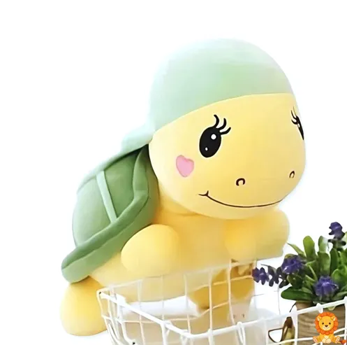 ตุ๊กตาเต่าสีเขียวใส่หมวก